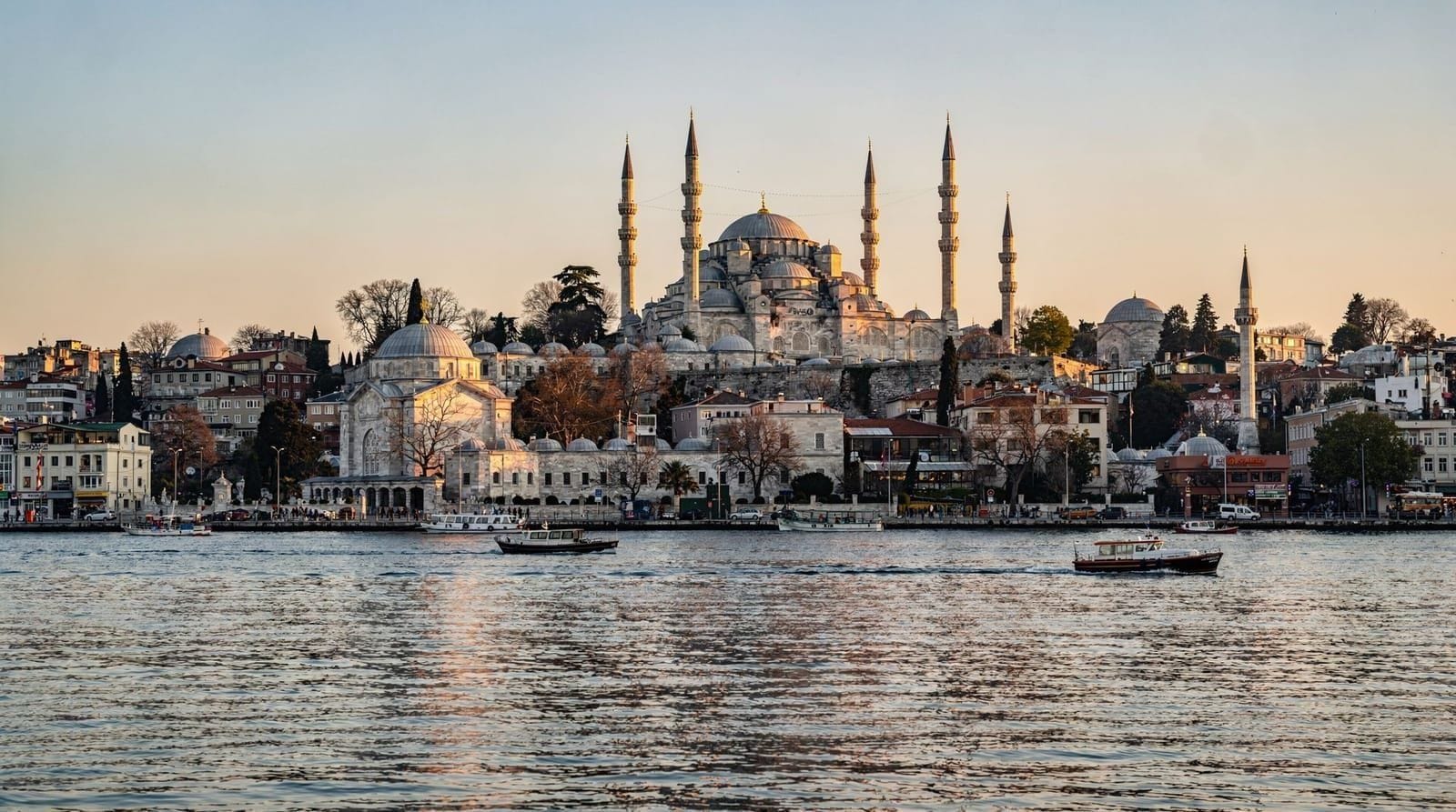 Best neighbourhoods to stay in Istanbul: an honest comparison — Sultanahmet, Beyoğlu, Karaköy, Beşiktaş, Kadıköy — which Istanbul neighbourhood 