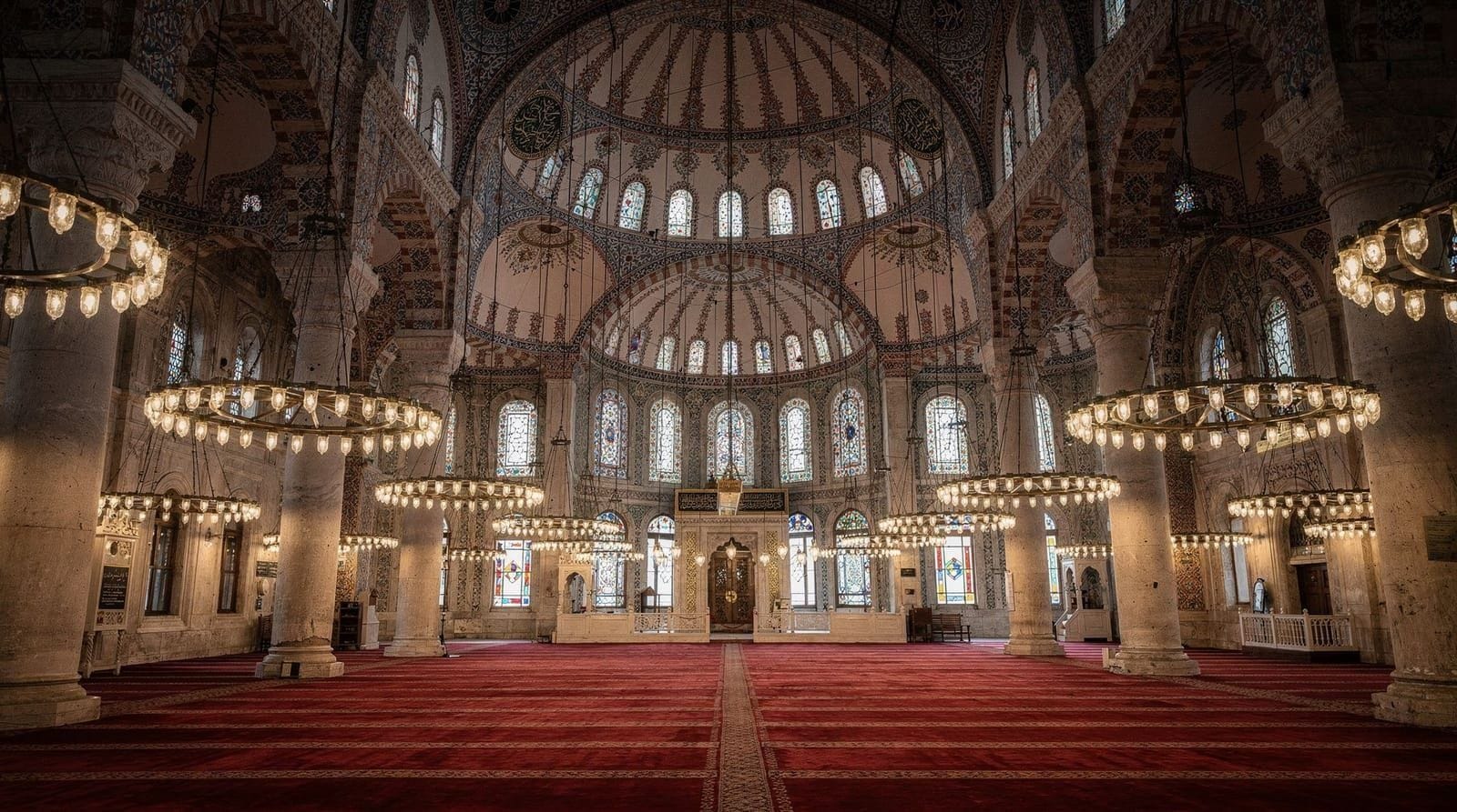 Mosque etiquette for visitors in Istanbul — How to visit Istanbul's mosques respectfully — dress code, shoe removal, prayer 