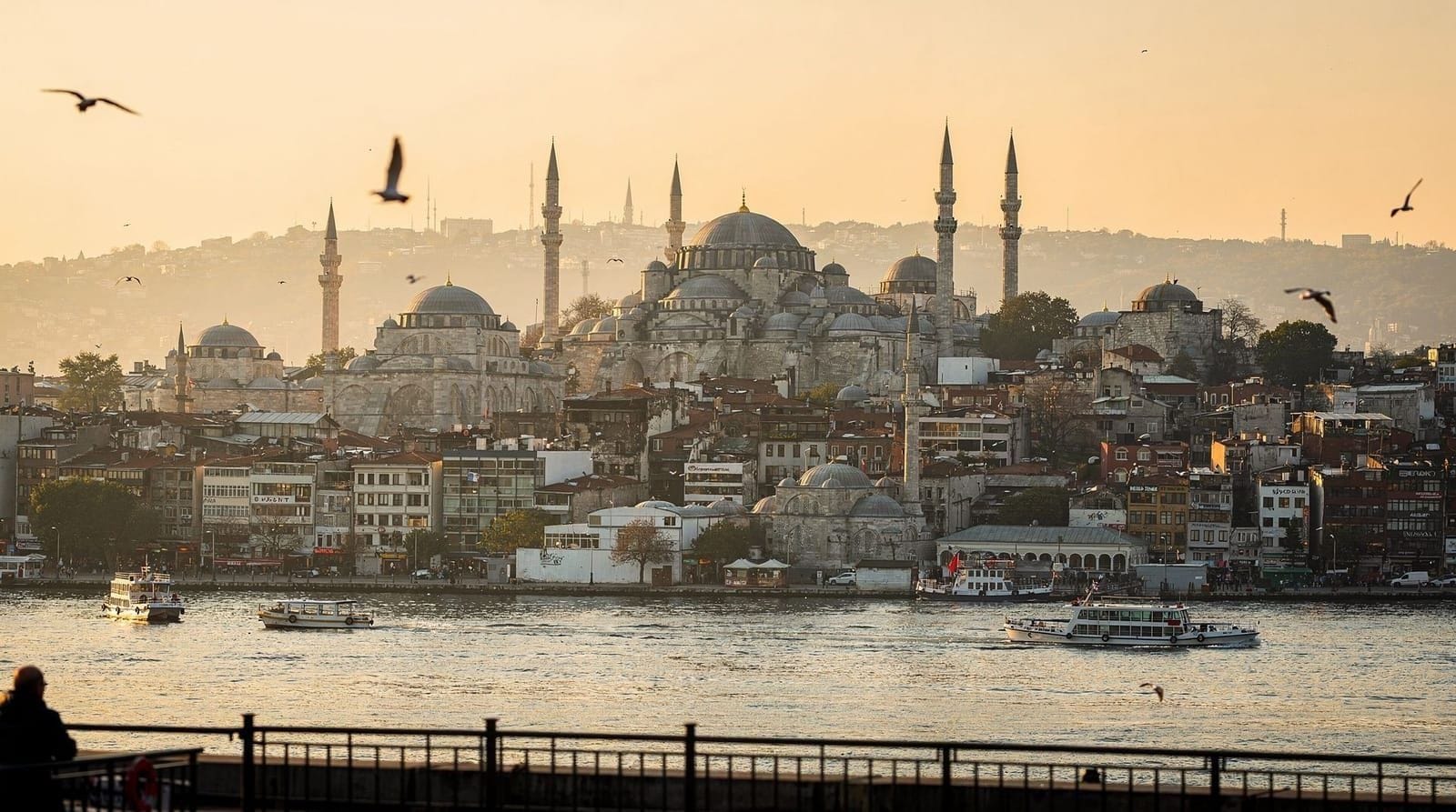 Ramadan in Istanbul: what to expect as a tourist — Visiting Istanbul during Ramadan 2026? Here is what actually changes, what stays