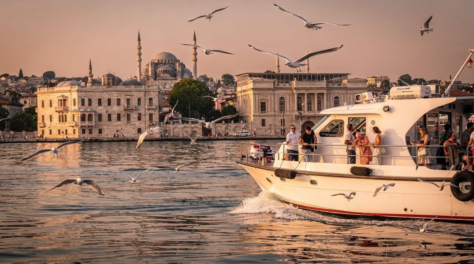 Best Bosphorus cruise in Istanbul — how to choose the right one — Honest guide to Istanbul's Bosphorus cruises: sightseeing, sunset, dinner, priva