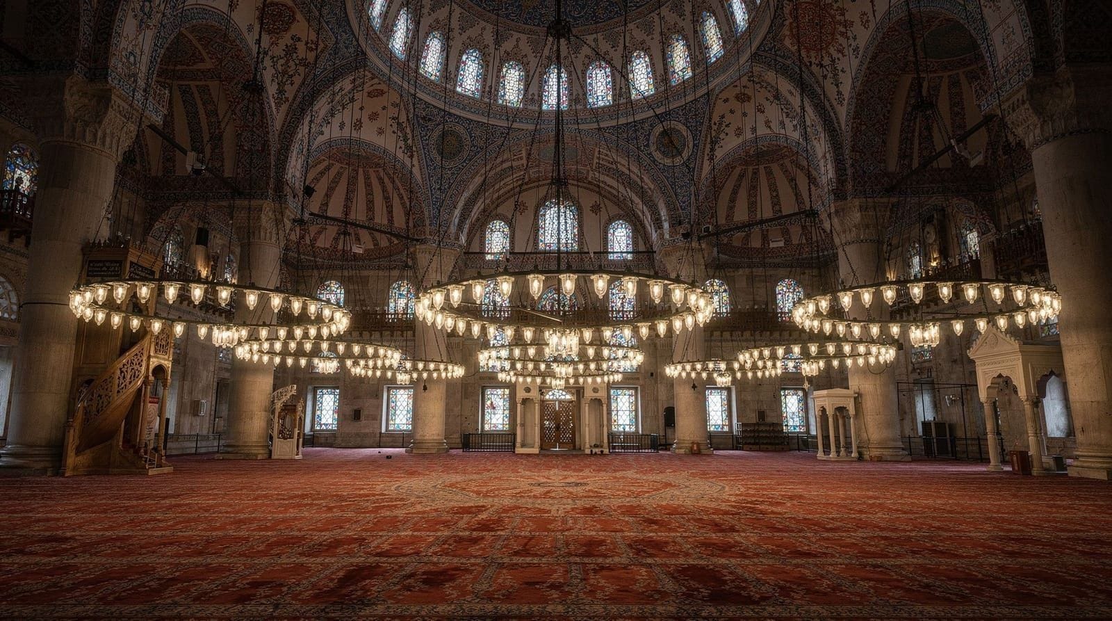 Palaces & mosques — Topkapi and Dolmabahçe palaces, the Blue Mosque, Süleymaniye and visitor etiquet