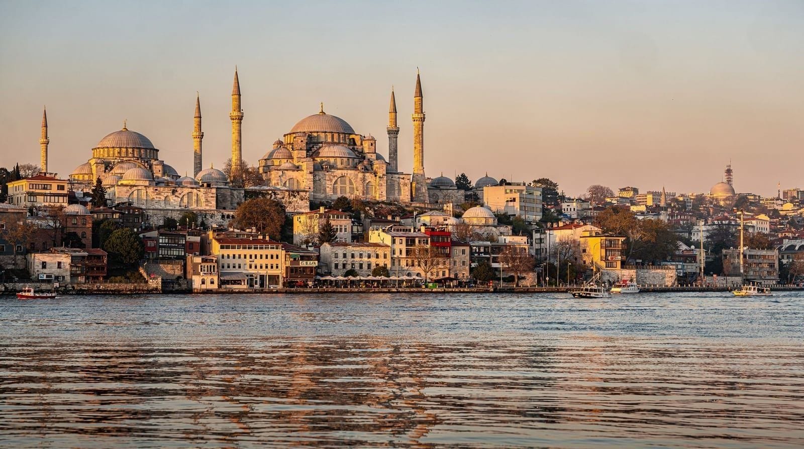Istanbul architecture guide — Byzantine domes, Ottoman minarets, Art Nouveau facades, and modern towers: a pra