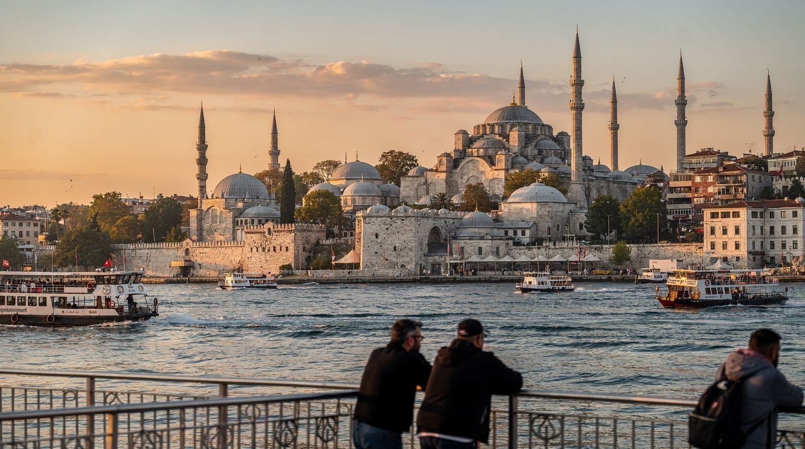 Istanbul first-time tips — what to know before your first visit — Practical first-timer advice for Istanbul: common mistakes, best sight order, mo