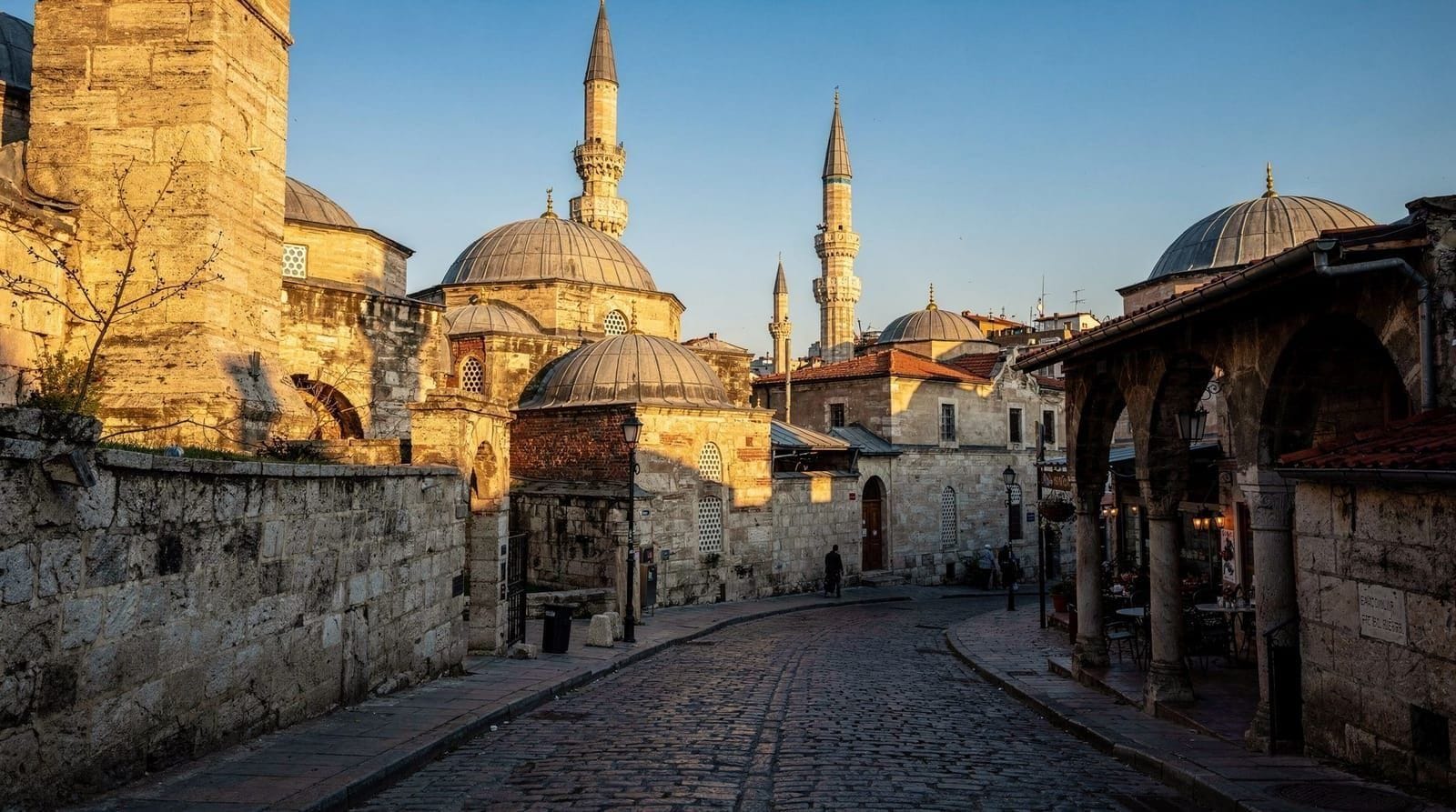 History & culture — Byzantine and Ottoman Istanbul, the Hippodrome, the city walls and the layered h