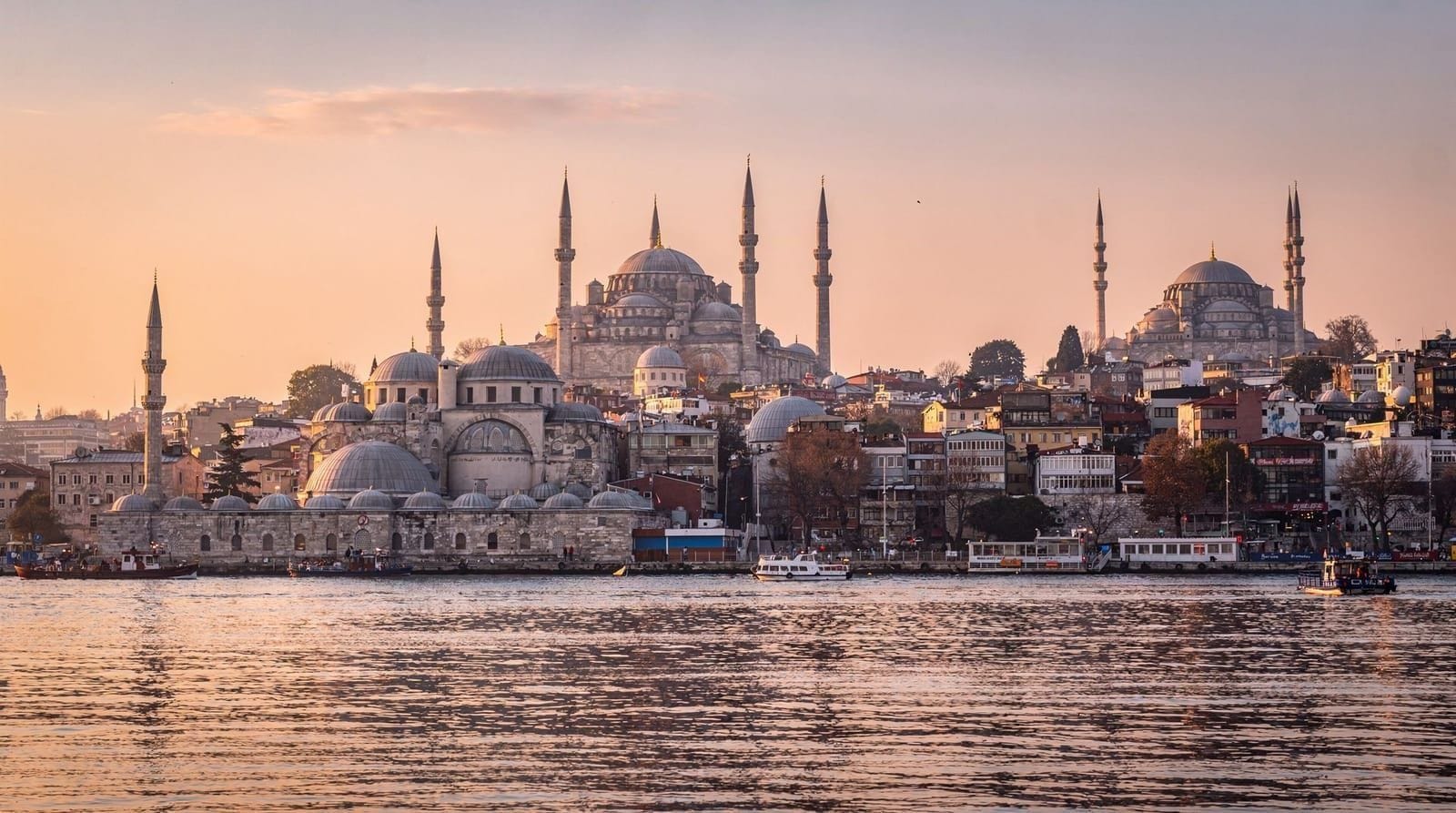 Neighborhoods — Sultanahmet, Beyoğlu, Karaköy, Kadıköy, Balat and Fener — where to wander and wh