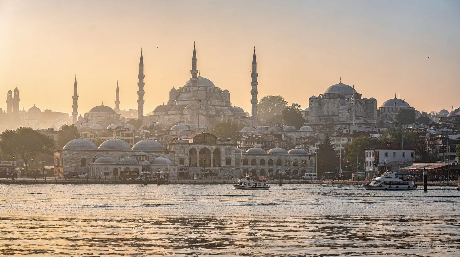 Istanbul packing list — what to bring for any season — What to pack for Istanbul: mosque-ready clothes, comfortable walking shoes, adap
