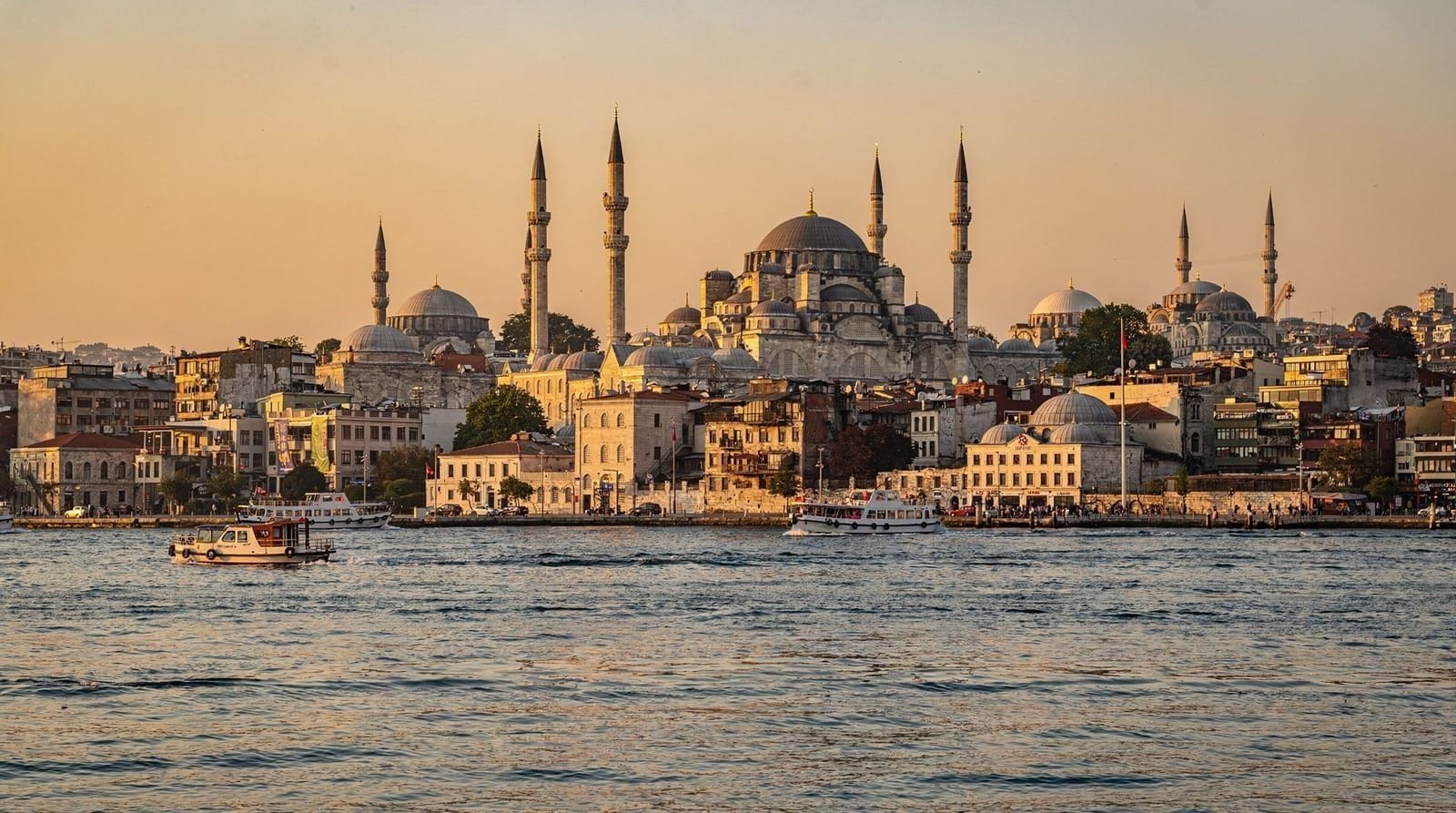 Istanbul tourist traps — The honest guide to Istanbul's tourist traps: overpriced restaurants, overrated 