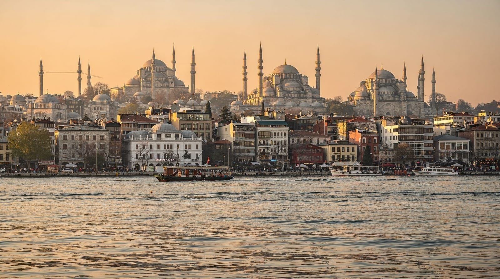 Maiden's Tower visiting guide — ferry, tickets, and what to expect — Maiden's Tower (Kız Kulesi) guide: ferry access, entry tickets, Bosphorus views,
