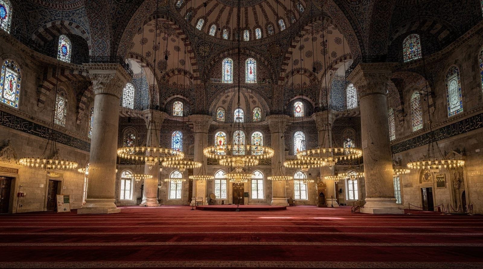 New Mosque Eminönü guide — the gateway to the Spice Bazaar — New Mosque (Yeni Cami) guide: the 17th-century mosque at Eminönü, its 66-year co