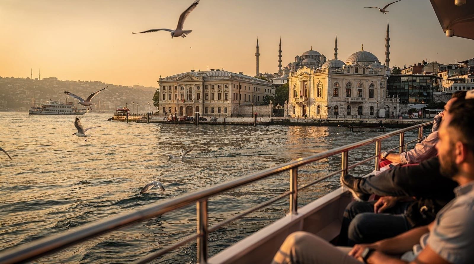 Which Bosphorus cruise should you choose? — Honest comparison of public ferry, sightseeing cruise, sunset cruise, dinner cru