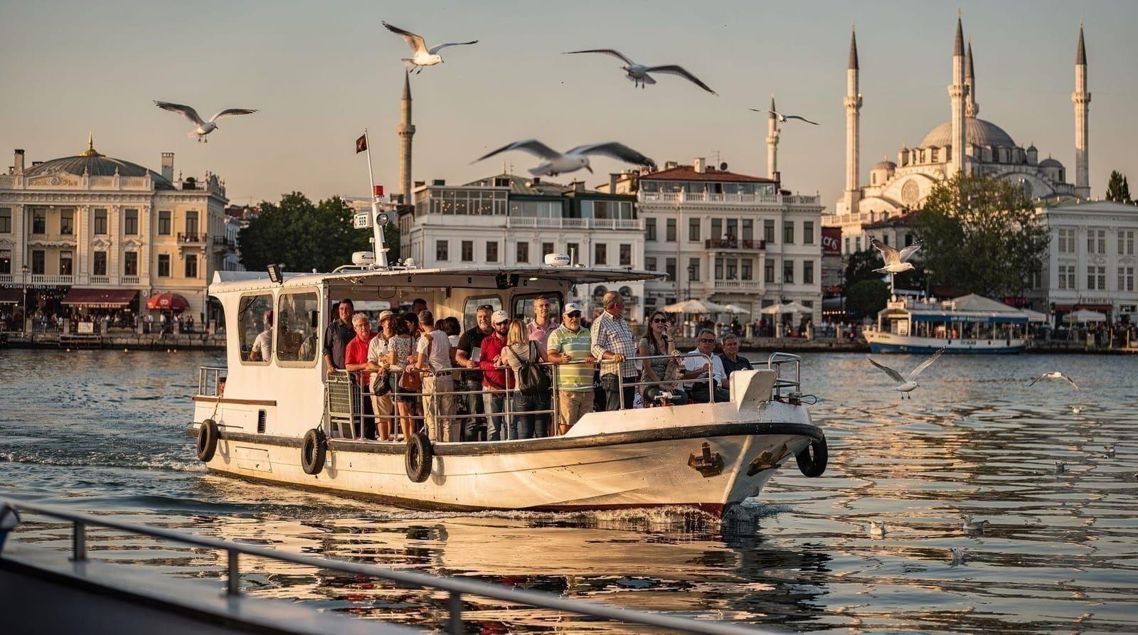 Bosphorus sunset cruise: which one to book in 2026 — Honest comparison of Bosphorus sunset cruise options — sightseeing boat, luxury 